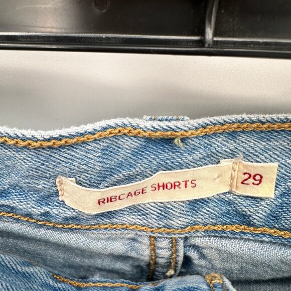 LEVI'S  Ribcage Raw Hem Light Wash Denim Shorts // 29 - Picture 8 of 14